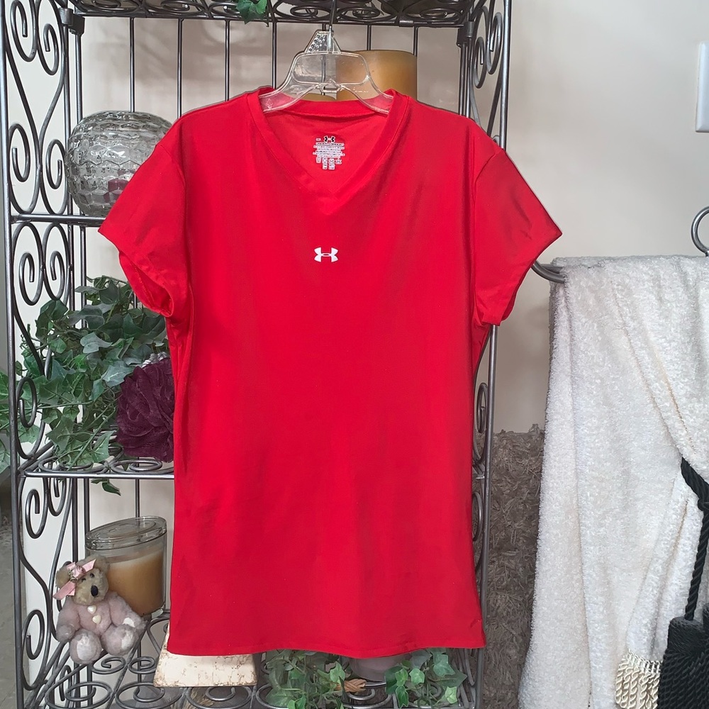 202776 Under Armour red MD Heatgear shirt athletic top gym gear